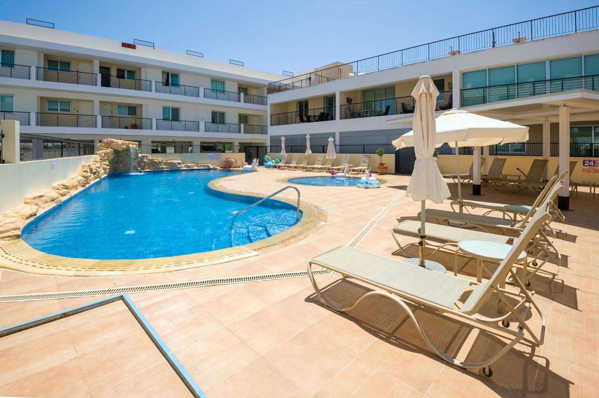 Seabreeze Apartment 200M Away From The Sea Paralímni Kültér fotó